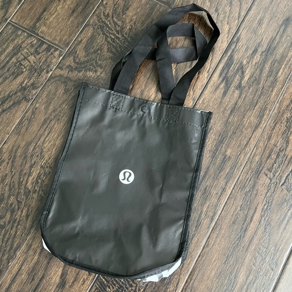NWT Lululemon reusable bag - Picture 1 of 6
